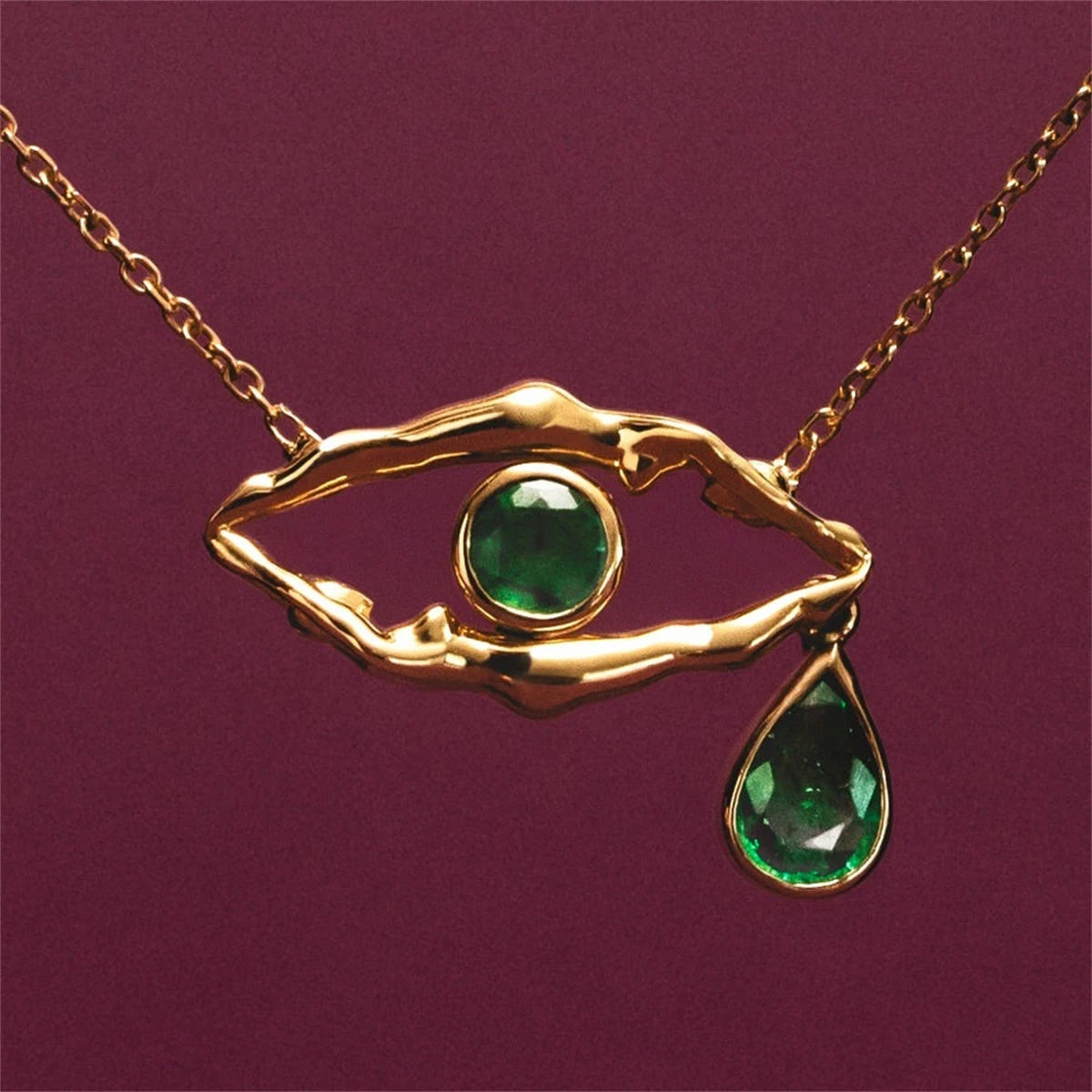 Olho da Elegância – Verde Vibrante e Dourado Radiante