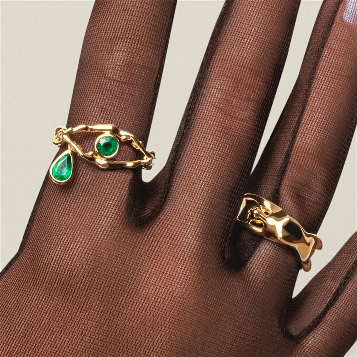 Olho da Elegância – Verde Vibrante e Dourado Radiante