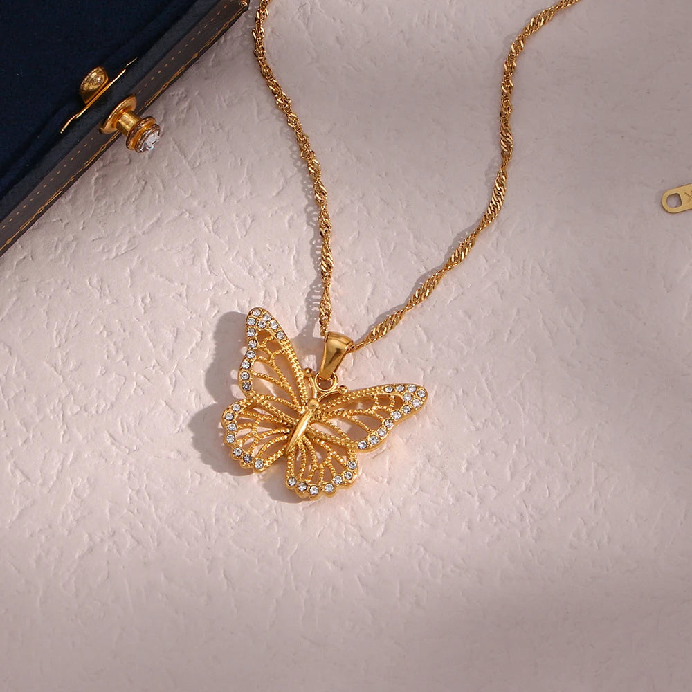 Colar Borboleta com Brilhantes