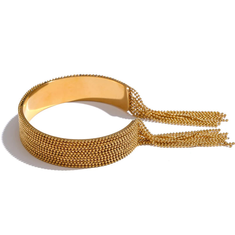 Bracelete de Esferas com Saia